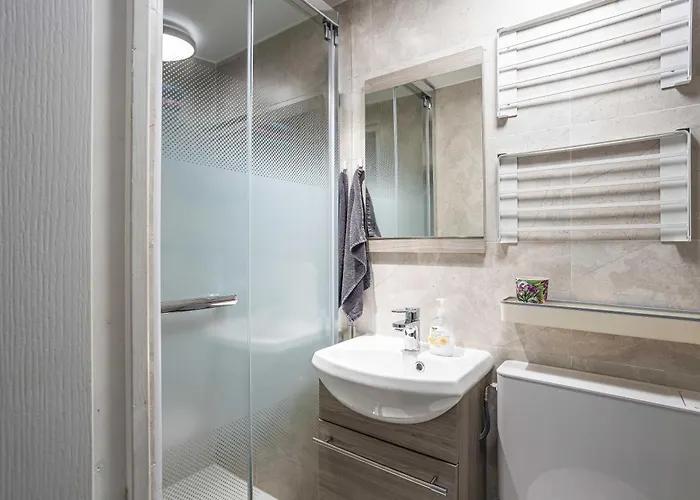 My Home, Gf, Air Cond, 2 Showers, 2 Wc